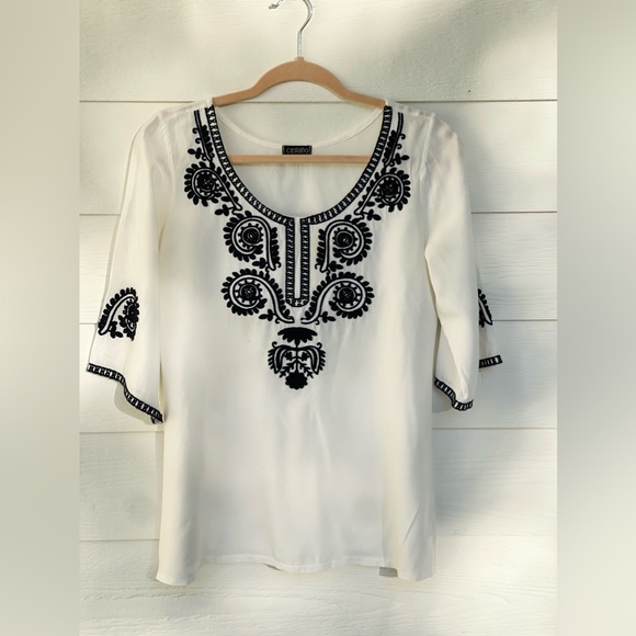 White tunic top from France with navy embroidered detailing. Size small - Picture 3 of 4